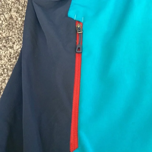 PATAGONIA Mens Size XS Polartec & Windbloc jacket with hood & numerous pockets - Picture 3 of 8